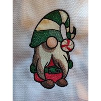 Besticktes Geschirrtuch "Weihnachtswichtel Mit Lollipop" Skandinavisch Norweger Schwedisch von FinelyCraftedByCara