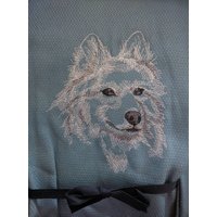 Free Name Geschirrtuch Hunderassen Bestickt Samoyed von FinelyCraftedByCara