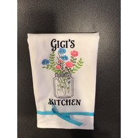 "Gesticktes Geschirrtuch "Gigi's Kitchen" Glas Wildblumen Großmutter Design Sie Wählen Farben." von FinelyCraftedByCara