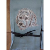 Gratis Name Geschirrtuch Hunderassen Bestickt Golden Doodle Skizze von FinelyCraftedByCara
