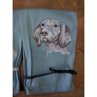 Gratis Name Geschirrtuch Hunderassen Bestickt Vizsla Skizze von FinelyCraftedByCara