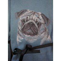 Gratis Name Geschirrtuch Hunderassen Bestickter Mops Skizze von FinelyCraftedByCara