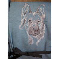 Gratis Name Geschirrtuch Hunderassen Bestickter Schäferhund Skizze von FinelyCraftedByCara