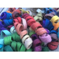 Free Love, 20 Gefilzte Federspiralen, Katzenspielzeug Aus Wolle, 100% Natürliche Geliebt Von Katzen, Blau von FinnFelt