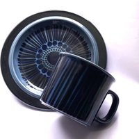 Arabia Finland Rare Blue Kosmos Handbemalte Signierte Große Tasse Und Teller 20 cm Ausgezeichneter Zustand Design Ulla Procopé & Gunvor von FinnishDesignFinds