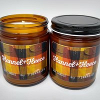 Flanell + Fleece Sojawachs-Kerze | Rauchige Hölzer Holziger Moschus Vanille Ingwer Zimt Amber Herbst Winter Duft Karo Flanell & Flanell + Fleece Sojawachs-Kerze | Rauchige Hölzer Holziger Moschus Vanille Ingwer Zimt Amber Herbst Winter Duft Karo Flanell & von Finnmaker