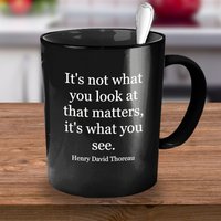 Henry David Thoreau Zitat Kaffeetasse, Teetasse, Inspirierendes Geschenk - Es Ist Nicht Das, Was Sie Betrachten, Dass Zählt, Geburtstag Sehen von FionaKingstonDesigns