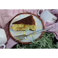 Handgemachte Keramik Tortenplatte Graue Tortenplatte Mit Blauen & Gelben Punkten Handgemachte Keramik Tortenplatte Graue Tortenplatte Mit Blauen & Gelben Punkten von Firaworkshop