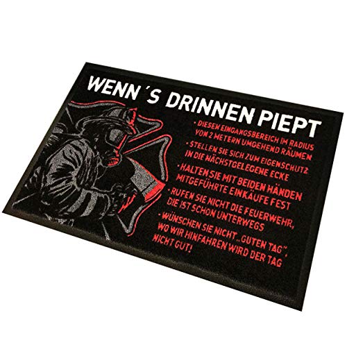 Feuerwehrfußmatte Wenn´s drinnen piept - Türmatte Format 75 x 50 cm Brandbekämpfer Wohndekoration Fun-Accessoire Fußabtreter Geschenkidee wetterfest Feuerwehrfußmatte Wenn´s drinnen piept - Türmatte Format 75 x 50 cm Brandbekämpfer Wohndekoration Fun-Accessoire Fußabtreter Geschenkidee wetterfest von FIRE & FIGHT Streetwear