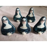 Handgemachte Keramik Mona Lisa Figur Moderne Kunst Dekor von FireNClay