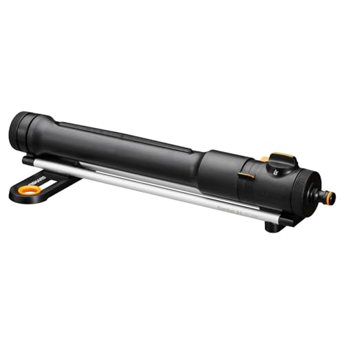 Fiskars Comfort Oszillierender Regner S–L, Inkl. herausnehmbarem Filter und Werkzeug zur Düsenreinigung, Sprinkler für 300-500 m², Schwarz/Orange, 1070833 von Fiskars