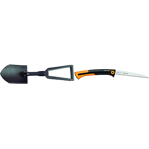 Fiskars Klappspaten für Camper und Bergsteiger, Auch als Schaufel und Hacke einsetzbar, 59 cm & Große Handsäge für frisches Holz, Grobzahnung, Sägeblattlänge: 25,5 cm, Schwarz/Orange von Fiskars