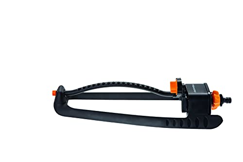 Fiskars Oszillierender Sprinkler M, Einfaches Einstellen der Reichweite, Wassersparend, Robuster Kunststofffuß, Universalgröße, 16 x 17 m Reichweite, 298 g, Schwarz/Orange, 1023659 von Fiskars