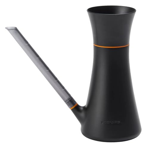 Fiskars Gießkanne mit Deckel, 1,2 l, Ohne Abnehmen des Deckels befüllbar, Höhe: 25,8 cm, Schwarz/Orange, 1071307 von Fiskars