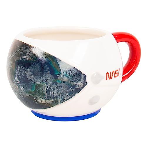 NASA inspirierte Tasse in Form von Wärmeveränderungen. Astronautenhelm-förmige Tasse mit Wärmeveränderungseffekt im Visier. Fassungsvermögen: 325 ml. Wärmeveränderung enthüllt Erdreflexion, von Fizz Creations