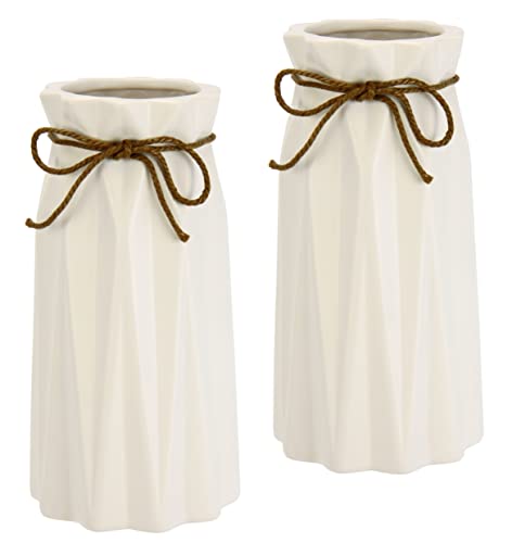 Vase mit Riffelungen und Schleife aus Keramik Dekovase Einzelblumen Trockenblumen Zylindervase weiß matt geriffelt Blumenvase Modern Vasen für Tischdeko Tischvase Dekoration Trockenblume Pampasgras Vase mit Riffelungen und Schleife aus Keramik Dekovase Einzelblumen Trockenblumen Zylindervase weiß matt geriffelt Blumenvase Modern Vasen für Tischdeko Tischvase Dekoration Trockenblume Pampasgras von Flair Flower