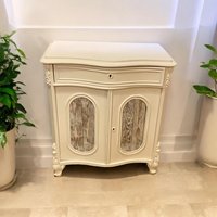 Antike Kommode Mind. 100 Jahre Alt in Crem Weiß Landhaus Shabby Chic von FlamedinteriorMunich