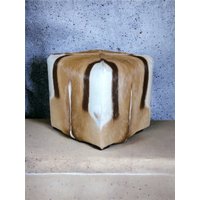 Hocker Aus Echten Springbockfellen Flauschig Weich Fellhocker Loft Lounge von FlamedinteriorMunich