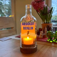 Handgefertigtes Windlicht Aus Absolut Vodka Flasche - Gedrechselter Holzsockel Motiv Berliner Fernsehturm Limited Edition Mit Teelicht von Flaschenjunge