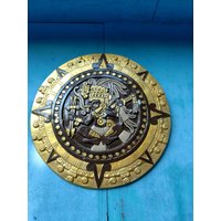 Beton Outdoor Hängeschild Maya Krieger von FlashBacksInMyGarage