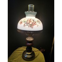 Vintage Handbemalte Milchglaslampe von FlashBacksInMyGarage