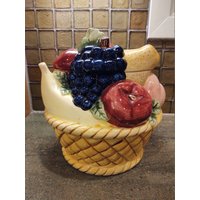 Vintage Korb Mit Obst Keksdose Aus Keramik von FlashBacksInMyGarage