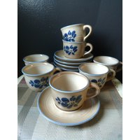 Vintage Pfaltzgraff Volkskunst Steingut Kaffeetassen Und Untertassen von FlashBacksInMyGarage