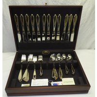 Yamazaki Victoria Stainless Steel & Gold Accent 58-Teiliges Besteckset Service Japan von Flatware