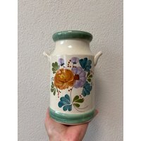 Keramik Milchkanne Vase Handbemalt Vintage Cottagecore Bauernmalerei Landhausstil Blumen Küche Deko von FleasSchatz