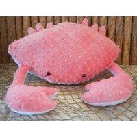 Coral Minky Crab Kissen 3D Maritim Dekor, Küstenleben Coral Minky Crab Kissen 3D Maritim Dekor, Küstenleben von Fleeceofnature