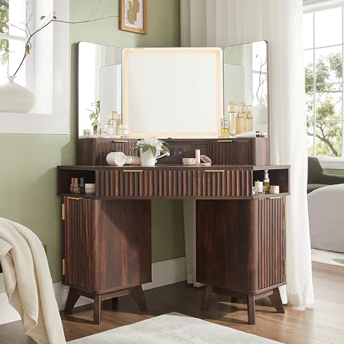 Flexoliving Rillen-Kosmetiktisch mit 3-Wege-Spiegel & Beleuchtung, Eck-Schminktisch 122 cm mit Glasplatte, 3 Schubladen, Stauraum & Ladestation (Dunkel-Walnuss) von Flexoliving