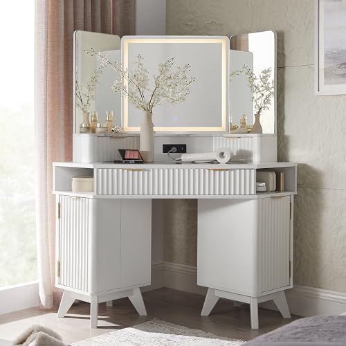 Flexoliving Rillen-Kosmetiktisch mit 3-Wege-Spiegel & Beleuchtung, Eck-Schminktisch 122 cm mit Glasplatte, 3 Schubladen, Stauraum & Ladestation (Weiß) von Flexoliving