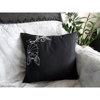 Sleeping Bat - Kissen 40x40 Sleeping Bat - Kissen 40x40 von Flez