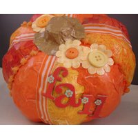 Decoupage Pappmaché Kürbis Orangetöne Herbst Dekor von FlightsofFancyDesign