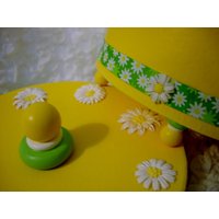 Gänseblümchen-Schatzkiste Aufbewahrungsbox Aus Gelber Pappmaché von FlightsofFancyDesign