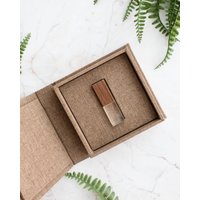 Zierliche Leinen Flip Box Für Usb Stick; Eine Handgefertigte Keepsake Aufbewahrungsbox Zierliche Leinen Flip Box Für Usb Stick; Eine Handgefertigte Keepsake Aufbewahrungsbox von FlipchapPortfolio