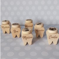 Milchzahndose Aus Holz Mit Namen Zahnfee Personalisierte Zahndose Motiv Einschulung Zahndöschen Personalisiert Milchzahndose Aus Holz Mit Namen Zahnfee Personalisierte Zahndose Motiv Einschulung Zahndöschen Personalisiert von EMMERICHkreativ