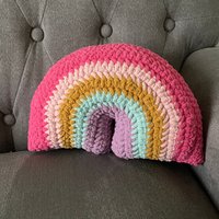 Gehäkeltes Regenbogen Kissen - Einhorn Zoe Stuffie Stofftier von FloofsandRainbows