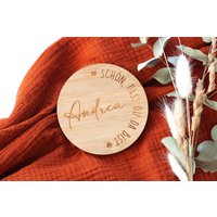 Holzuntersetzer Personalisiert Mit Namen "Schön, Dass Du Da Bist...' Holzuntersetzer Personalisiert Mit Namen "Schön, Dass Du Da Bist...' von FloomUnikate