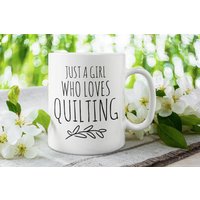 Quilter Becher Quilt Tasse Nähtasse Girl Who Loves Quilting Mug I Love Quilting von FloraLoveGiftStore