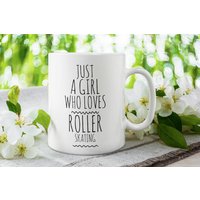 Roller Skater Geschenk, Skaten Geschenk Tasse, Mädchen, Die Rollkunstlauf Liebt, Kaffeetasse von FloraLoveGiftStore