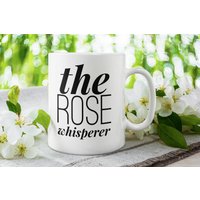 Rosenliebhaber Geschenk Die Rosenflüsterer Tasse Kaffeebecher Für Gartenliebhaber Liebe Rosen Geschenke von FloraLoveGiftStore