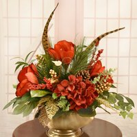 Red Magnolia Christmas Centerpiece in Gold Vase - Silk Holiday von FloralhomedecorShop