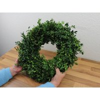 Buchsbaumkranz Ø 37 cm, Produktion Auf Bestellung, Weihnachtskranz, Türkranz, Tischkranz, Wandkranz, Winterdeko, Buchsbaum Buchsbaumkranz Ø 37 cm, Produktion Auf Bestellung, Weihnachtskranz, Türkranz, Tischkranz, Wandkranz, Winterdeko, Buchsbaum von FlorashopDeutschland
