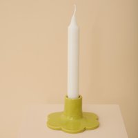 Chartreuse Handgemachter Kerzenhalter Aus Keramik Mit Gewelltem Rand Chartreuse Handgemachter Kerzenhalter Aus Keramik Mit Gewelltem Rand von FlorenceMytum