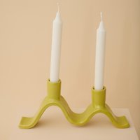 Goldfarbiger, Wellenförmiger Keramikleuchter - Handgemachter Kerzenhalter Für Zwei Tafelkerzen von FlorenceMytum