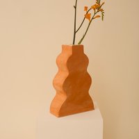 Handgemachte Keramikvase in Wellenform von FlorenceMytum