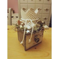 Adventsgesteck in Holzschublade Shabby Weiß Teelicht Metall Adventskranz Tischgesteck Klein Naturmaterial Haltbar Weihnacht von Florentinesart
