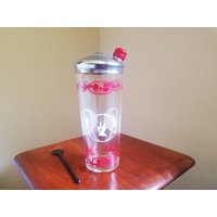 1940Er Roter Bakelit Glas Cocktail Shaker The Lady Drink Mixer Große Barkeeper Werkzeuge Chrom Deckel Mid Century Barware Rot Und Weiß Dekor von FloridaLuckyGirl