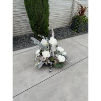 Grabschmuck Zu Allerheiligen Oder Gedenktag. Xxl-Grabgesteck, Xxl-Grabdeko Mit Weißen Rosen von FloristikDekoWilhelm